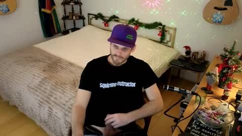 Snapshot of skatejocke chatting on 12-17-25, 05:19 skatejocke online show from 12-17-25, 05:19