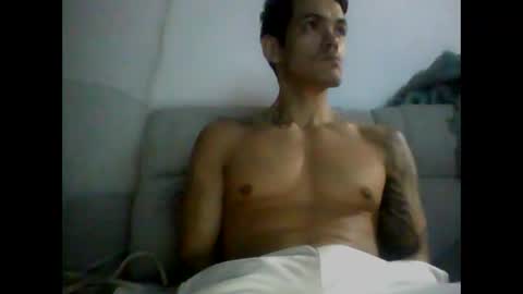 Snapshot of skater19xxx chatting on 12-06-24, 02:35 miguel online show from 12-06-24, 02:35