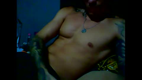 Snapshot of skater19xxx chatting on 12-12-24, 12:38 miguel online show from 12-12-24, 12:38