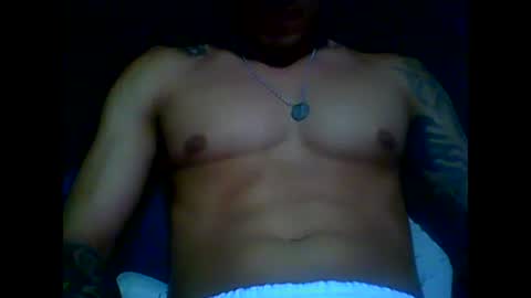 Snapshot of skater19xxx chatting on 01-05-25, 08:00 miguel online show from 01-05-25, 08:00