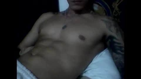 Snapshot of skater19xxx chatting on 01-21-25, 01:39 miguel online show from 01-21-25, 01:39