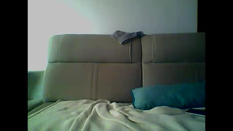 Snapshot of skater19xxx chatting on 01-22-25, 04:23 miguel online show from 01-22-25, 04:23