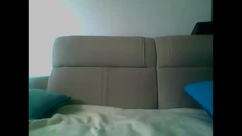 Snapshot of skater19xxx chatting on 01-24-25, 06:04 miguel online show from 01-24-25, 06:04