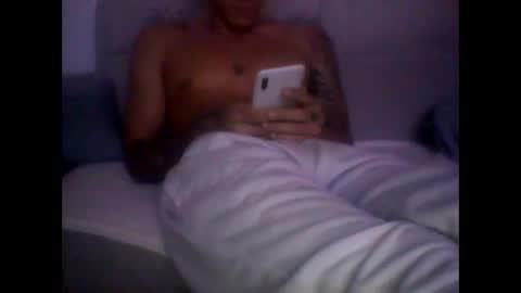 Snapshot of skater19xxx chatting on 01-28-25, 07:11 miguel online show from 01-28-25, 07:11