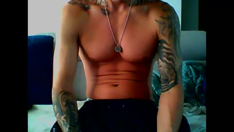 Snapshot of skater19xxx chatting on 02-11-25, 02:57 miguel online show from 02-11-25, 02:57