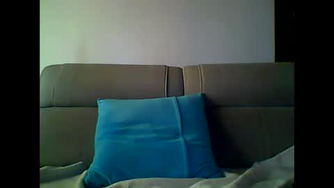 Snapshot of skater19xxx chatting on 03-08-25, 03:13 miguel online show from 03-08-25, 03:13