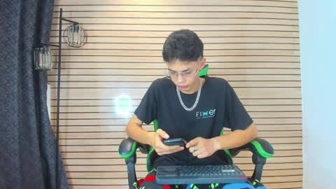 Snapshot of skiiny_boy chatting on 04-13-26, 10:10 skiiny_boy online show from 04-13-26, 10:10