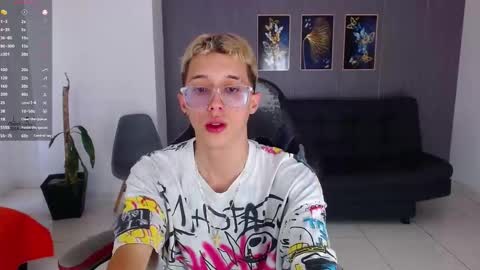 Snapshot of skinny_bigcock20 chatting on 11-22-25, 08:52 skinny_bigcock20 online show from 11-22-25, 08:52