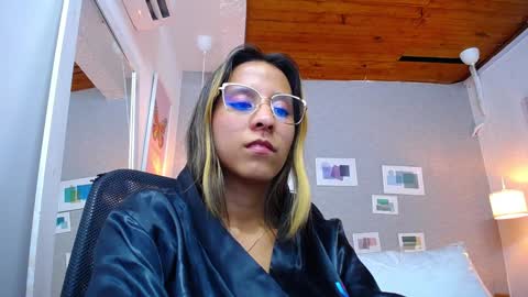 skinny_hottie18 online show from 01-09-25, 11:34