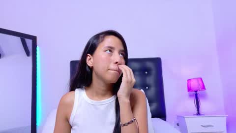 skinny_hottie18 online show from 11-11-25, 08:20