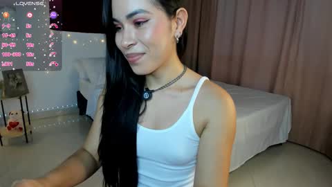 Snapshot of skinny_loren chatting on 10-17-25, 02:15 Loren Moreno online show from 10-17-25, 02:15