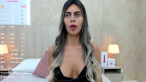 Snapshot of skinny_noa chatting on 12-01-24, 04:29 Noa online show from 12-01-24, 04:29