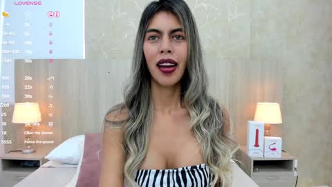 Snapshot of skinny_noa chatting on 12-10-24, 11:32 Noa online show from 12-10-24, 11:32