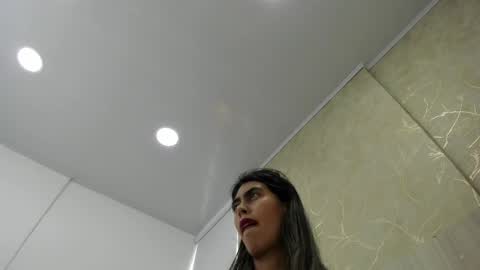 Snapshot of skinny_noa chatting on 02-09-25, 05:33 Noa online show from 02-09-25, 05:33