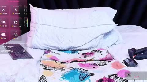 Snapshot of skinnyandcute_ chatting on 11-02-25, 12:57 Mariah Black online show from 11-02-25, 12:57