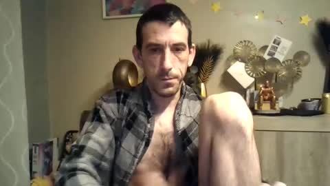 Snapshot of skinnybigcock2 chatting on 12-18-24, 03:04 SkinnyBigCock2 online show from 12-18-24, 03:04