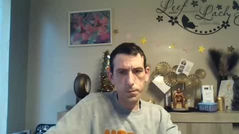 Snapshot of skinnybigcock2 chatting on 12-19-24, 09:40 SkinnyBigCock2 online show from 12-19-24, 09:40