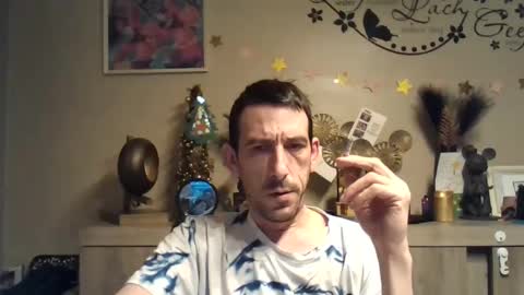 Snapshot of skinnybigcock2 chatting on 12-26-24, 07:03 SkinnyBigCock2 online show from 12-26-24, 07:03