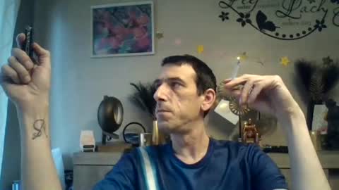 Snapshot of skinnybigcock2 chatting on 01-04-25, 02:56 SkinnyBigCock2 online show from 01-04-25, 02:56