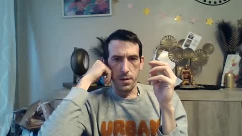 Snapshot of skinnybigcock2 chatting on 01-27-25, 07:56 SkinnyBigCock2 online show from 01-27-25, 07:56