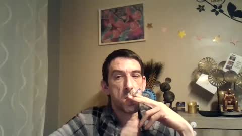 Snapshot of skinnybigcock2 chatting on 01-28-25, 04:18 SkinnyBigCock2 online show from 01-28-25, 04:18