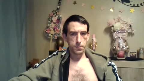 Snapshot of skinnybigcock2 chatting on 11-17-25, 04:40 SkinnyBigCock2 online show from 11-17-25, 04:40