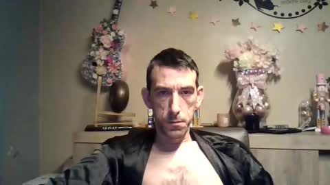 Snapshot of skinnybigcock2 chatting on 12-20-25, 05:58 SkinnyBigCock2 online show from 12-20-25, 05:58