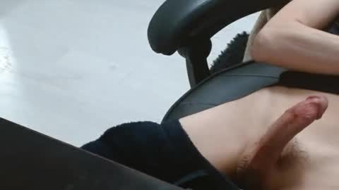 Snapshot of skinnybody2 chatting on 12-22-24, 12:07 Ty online show from 12-22-24, 12:07