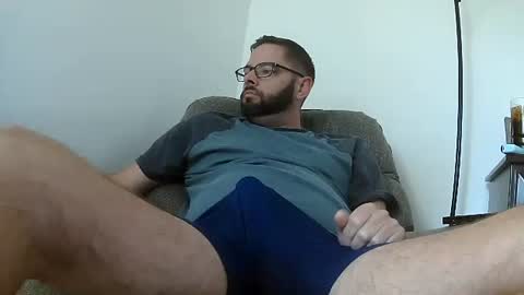 Snapshot of skinnydadbod chatting on 10-10-25, 05:23 B online show from 10-10-25, 05:23