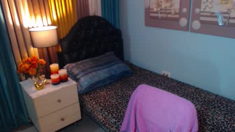 NICOLE online show from 10-14-25, 06:09