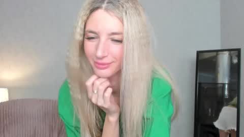 Skinnyladyy online show from 02-26-25, 05:09