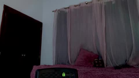 Snapshot of skinnyshine chatting on 10-27-25, 12:04 Vanessa online show from 10-27-25, 12:04