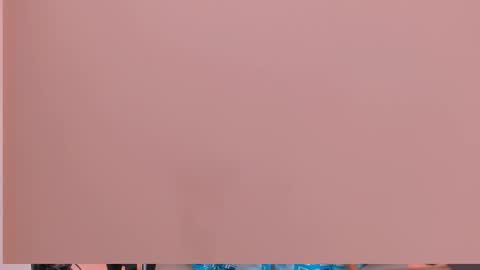 Snapshot of skinnyyuliana18 chatting on 10-24-25, 07:32 YULIANA online show from 10-24-25, 07:32