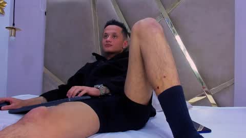 Snapshot of skinnyzeth chatting on 10-09-25, 05:49 SkinnyZeth online show from 10-09-25, 05:49