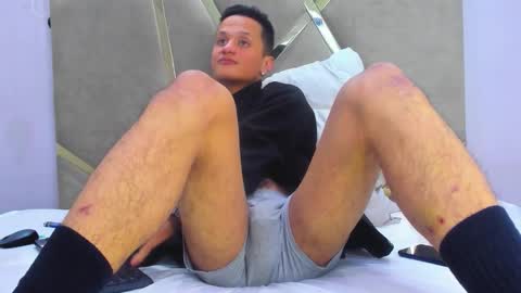 Snapshot of skinnyzeth chatting on 10-16-25, 04:57 SkinnyZeth online show from 10-16-25, 04:57