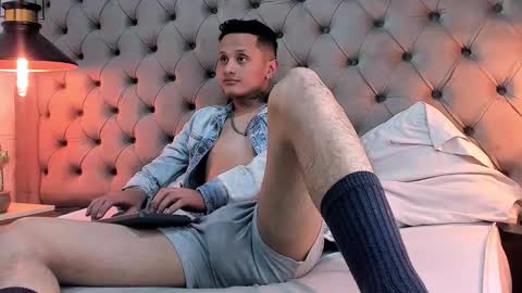 Snapshot of skinnyzeth chatting on 11-10-25, 04:22 SkinnyZeth online show from 11-10-25, 04:22