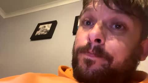 skuzzy25 online show from 10-04-25, 05:49