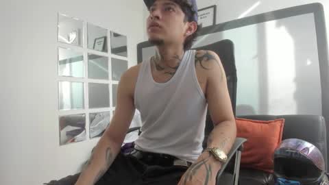 sky_wild online show from 10-31-25, 08:43