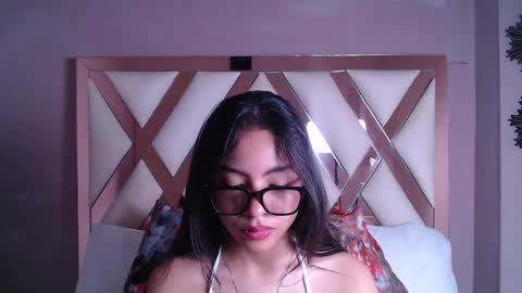 Snapshot of sky_winter chatting on 11-19-25, 02:06 S O F I online show from 11-19-25, 02:06