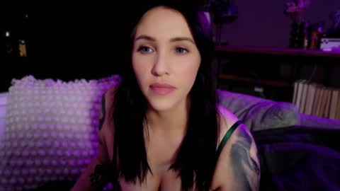 Snapshot of skyesinclair chatting on 11-23-25, 02:44 Skye Sinclair online show from 11-23-25, 02:44