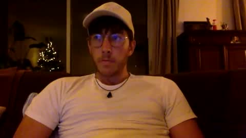 skyisthelimit1995 online show from 12-17-25, 08:15