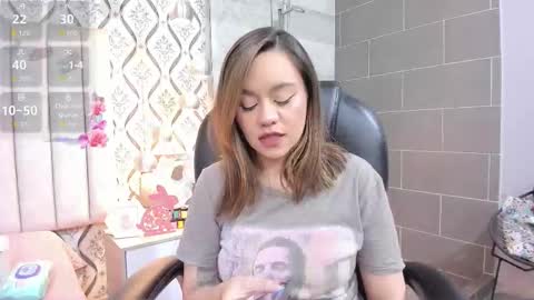 Snapshot of skyjunne chatting on 10-20-25, 05:35 Sky June online show from 10-20-25, 05:35