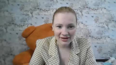 Snapshot of skyler_wans chatting on 10-18-25, 11:33 Skyler online show from 10-18-25, 11:33