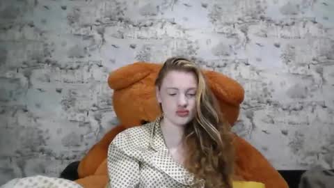 Snapshot of skyler_wans chatting on 10-29-25, 05:04 Skyler online show from 10-29-25, 05:04