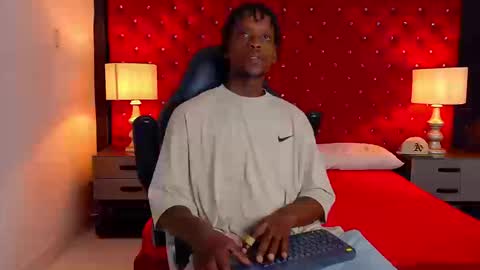 Snapshot of skylerbigxxx chatting on 09-19-25, 04:03 SKYLERBIGXXX online show from 09-19-25, 04:03