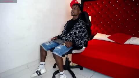 Snapshot of skylerbigxxx chatting on 09-22-25, 03:19 SKYLERBIGXXX online show from 09-22-25, 03:19