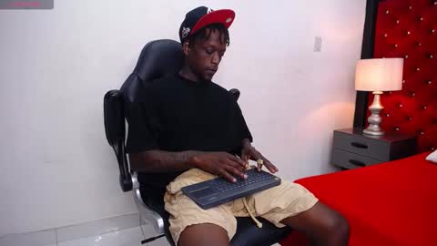Snapshot of skylerbigxxx chatting on 09-26-25, 04:38 SKYLERBIGXXX online show from 09-26-25, 04:38