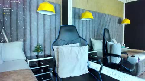 skylerbloom online show from 12-21-25, 03:02