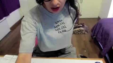 skyler online show from 10-19-25, 01:17