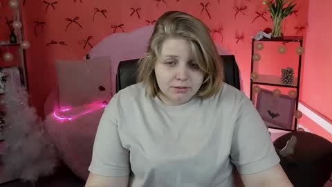 Snapshot of sladadeew chatting on 01-04-25, 09:00 Slada Deew online show from 01-04-25, 09:00